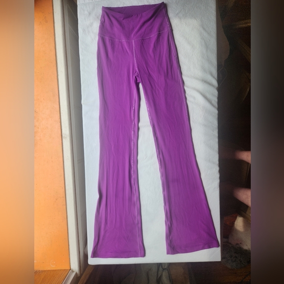 Lululemon Groove High Rise Flare Pants Size 4 Inseam 33" - Picture 2 of 9